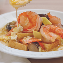 Load image into Gallery viewer, [香油滑蛋虾球豆腐] Wok-Fried Prawns with Beancurd with Pork Lard and Egg Gravy
